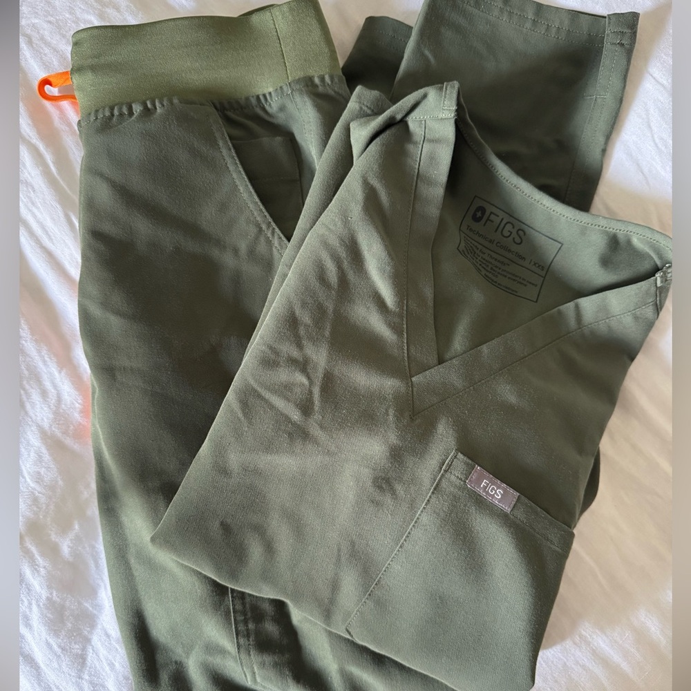 Figs scrub set